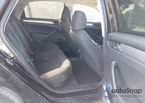 2012 Volkswagen Passat 2.5L S z USA, uszkodzony, nr VIN 1VWAH7A38CC080971